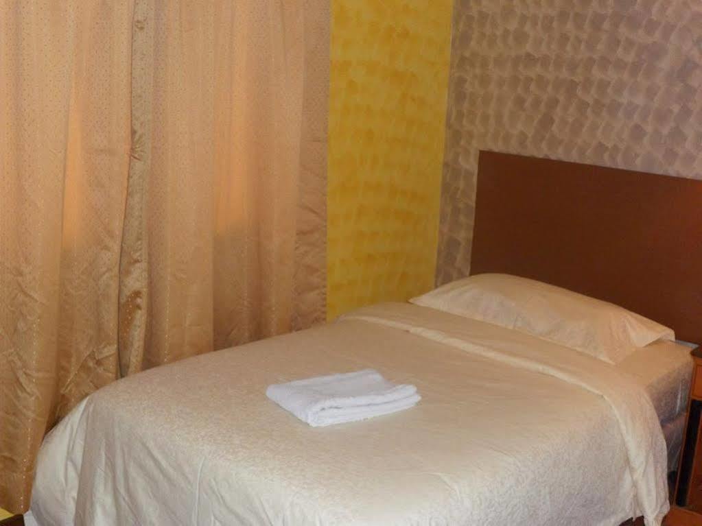Super Oyo Capital O 90125 Hotel Grand Orchard Куала-Лумпур Экстерьер фото